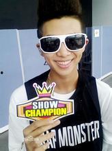 墨镜男生照片生活照