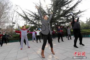 大妈广场舞图片,活力四射的晚年生活画卷